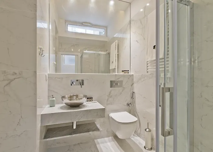 Bmyguest - Exclusive Downtown Apartment *